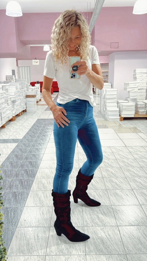 Huma10 Bota ARUBA en Punta Talles Grandes Mujer Cuero Gamuzado Negro