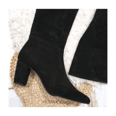 Huma10 Bota Bucanera en Punta Talles Grandes Mujer Cuero Gamuzado Negro - comprar online
