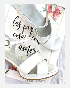 Huma10 Sandalia GALA Tira Cruzada Talle Grande blanca - comprar online