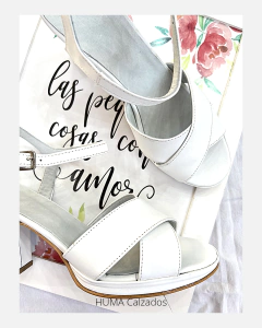 Huma10 Sandalia GALA Tira Cruzada Talle Grande blanca - comprar online
