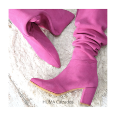 Huma10 Bota Bucanera en Punta Talles Grandes Mujer Cuero Gamuzado Fucsia - HUMA Calzados Talles Grandes 