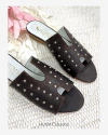 Huma10 Zueco Bajo GUILLE Talle Grande Chocolate con tachas