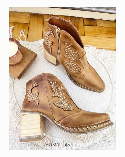 HUMA10 Texana corta VIENA Talles Grandes Mujer Suela TACHAS - comprar online