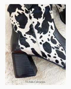 HUMA10 Bota Texana GINA caña corta Negra y blanca - HUMA Calzados Talles Grandes 
