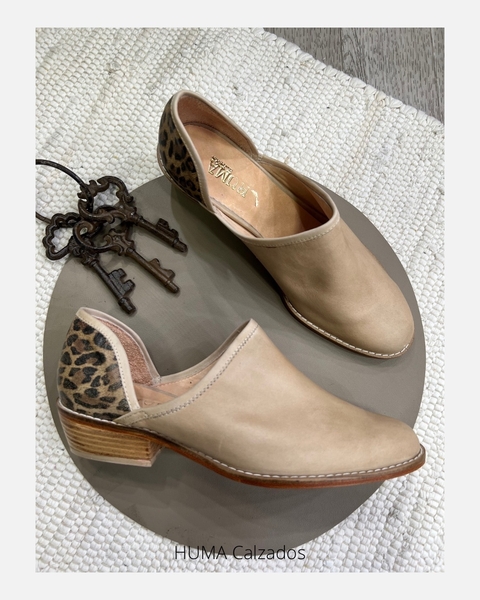 Huma10 Zapato tipo botineta Talles Grandes Mujer nude y animal print