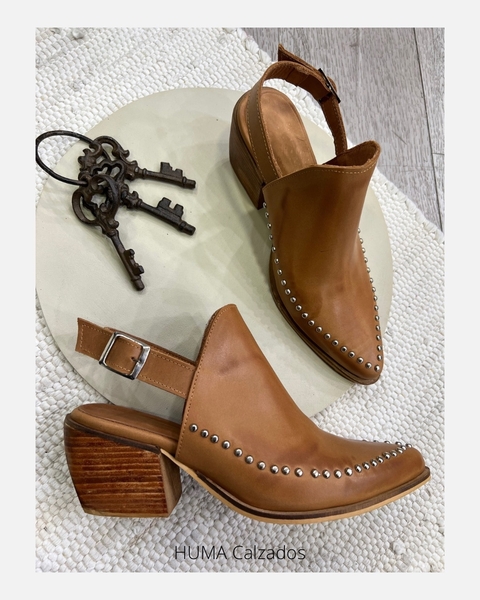 Huma10 Zueco ROMA Talle Grande Suela con tachas