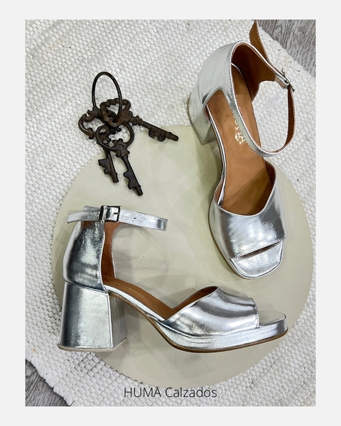 Huma10 Sandalia HANNA Talles Grandes Plata