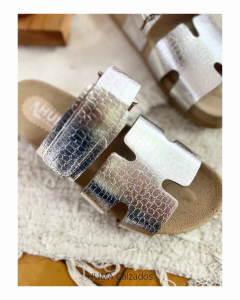 Sandalia BIRK Talle Grande PLATA con faja regulables en internet