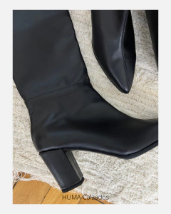 Imagen de Huma10 Bota Bucanera en Punta Talles Grandes Mujer Cuero opaco Negro