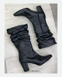 Huma10 Bota ARUBA CUERO LISO en Punta Talles Grandes Mujer Negro