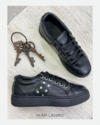 Huma10 Zapatilla Mujer Talles Grandes Negra Base negra con tachas