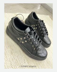 Huma10 Zapatilla Mujer Talles Grandes Negra Base negra con tachas - tienda online