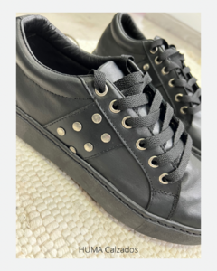 Huma10 Zapatilla Mujer Talles Grandes Negra Base negra con tachas - HUMA Calzados Talles Grandes 