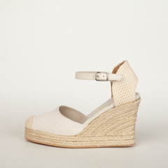 Espadrilles de color natural con plataforma de yute y correa de tobillo.