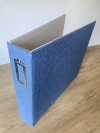 ÁLBUM NACIONAL GI DEMELLO para Scrapbook tamanho 30,5x30,5cm (12"x 12") - Cor Jeans Sintético