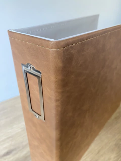 ÁLBUM NACIONAL GI DEMELLO para Scrapbook tamanho 30,5x30,5cm (12"x 12") - Cor Marrom na internet