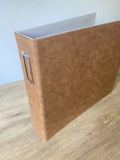 ÁLBUM NACIONAL GI DEMELLO para Scrapbook tamanho 30,5x30,5cm (12"x 12") - Cor Marrom - Scrapbook Life - Materiais para Scrapbook