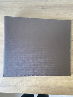 ÁLBUM NACIONAL GI DEMELLO para Scrapbook tamanho 30,5x30,5cm (12"x 12") - Courometal Cor Café - Scrapbook Life - Materiais para Scrapbook