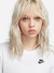 Camiseta Feminina Nike Sportswear Club Essentials Branca