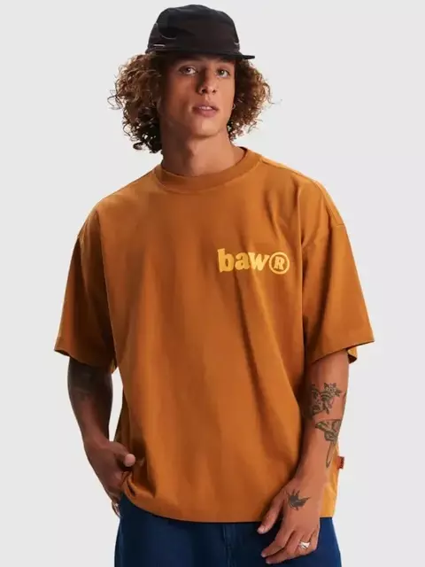 Camiseta Baw Oversized Outward Mount Caramelo - comprar online