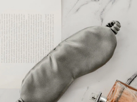 Antifaz de Seda Daisy Gris Oscuro