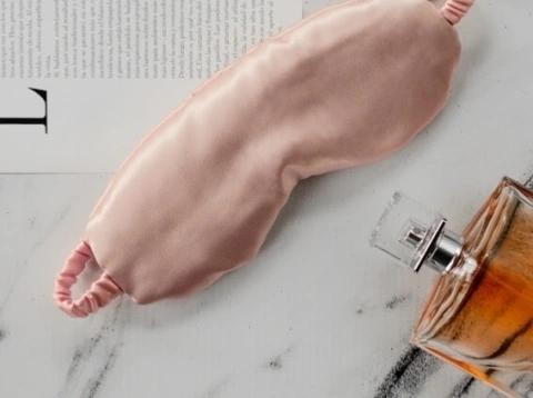 Antifaz de Satén de Seda Daisy Rosa