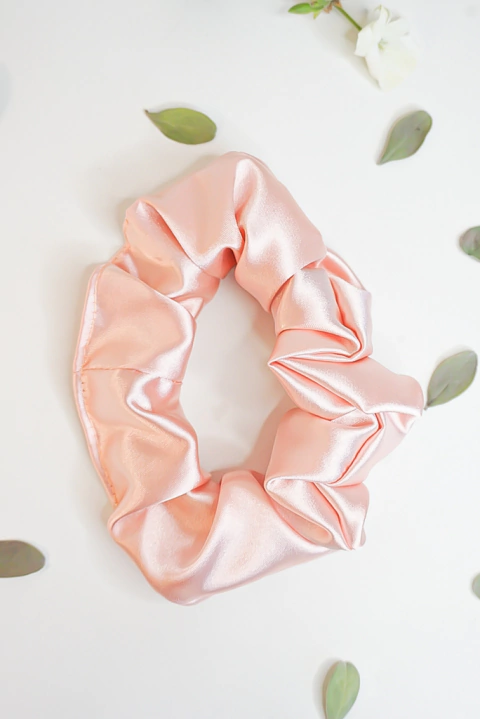 Scrunchie de Satén de Seda Rosa