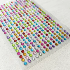 Libro p/pintar c/gemas Lado B Unicornios - Simple