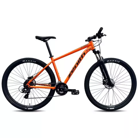 Bicicleta mountain bike Zenit na cor laranja, com suspensão dianteira e pneus Maxxis.