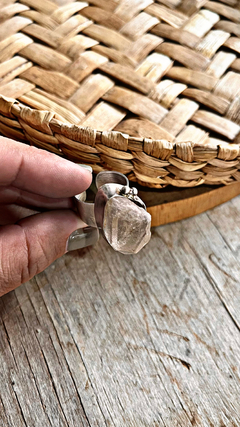 Anel Cristal pedra bruta com 2 esferas - comprar online