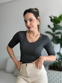 BLUSA BASIC GOLA V - comprar online