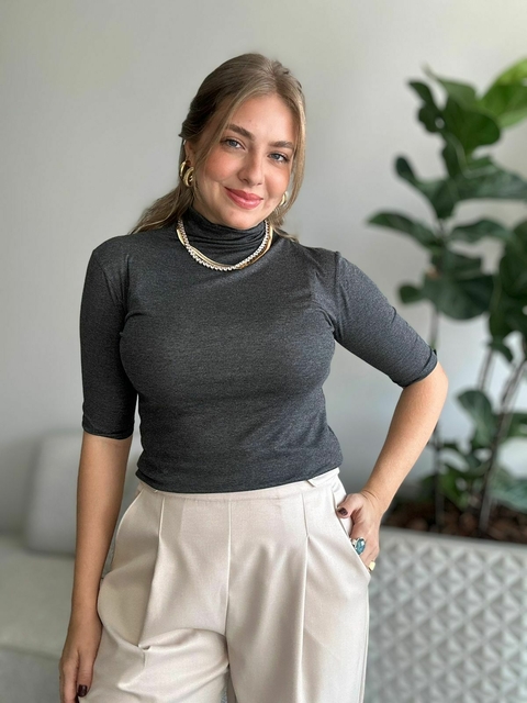 BLUSA BASIC GOLA ALTA