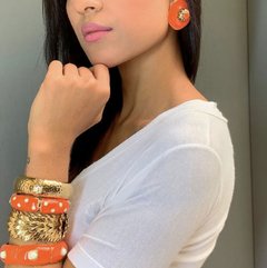 Brinco botton laranja Gio Bernardes - comprar online