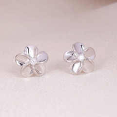 Brinco flor polida Silver - Rafaella Ulhoa Semijoias