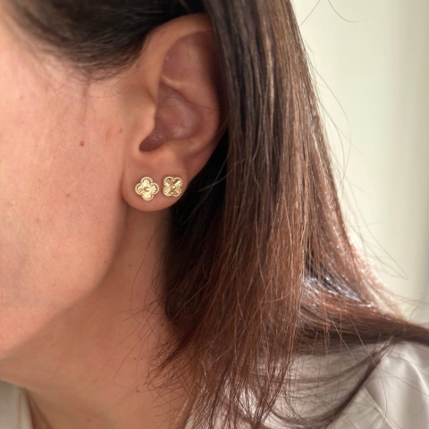 Brinco mini trevo Gold