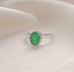 Anel oval esmeralda