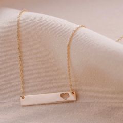 Colar plaquinha heart Gold - comprar online