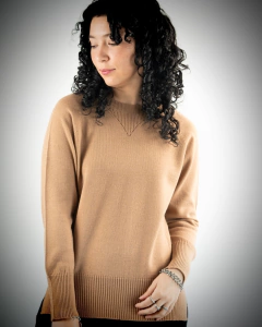 2511-Sweater con diagonal y tajos en Merino -SIN COSTURAS- - Saint Gerard Sweaters