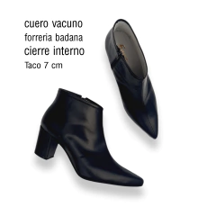 Emily Total Black en internet