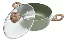Cacerola antiadherente verde con tapa y asas de diseño en madera, marca Suka.
