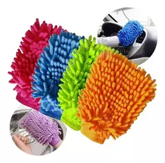 Guantes de microfibra de colores vibrantes para limpieza, mostrando diferentes usos en el hogar y el automóvil.