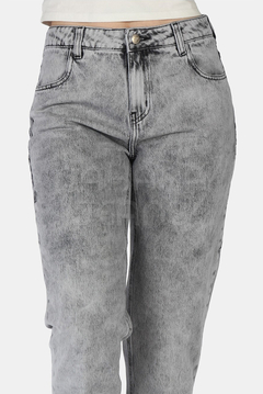 Jean mom gris en internet