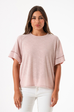 Remera con puntilla