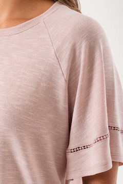 Remera con puntilla en internet
