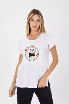 Remera bordada panda