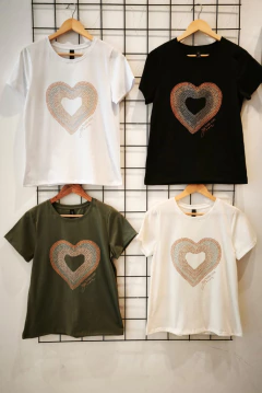 Remera estampa de corazón - comprar online