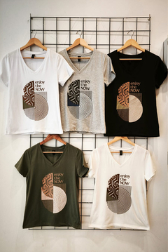 Remera Enjoy the Now - comprar online
