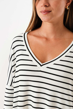 Remera V rayada - Malena moda femenina
