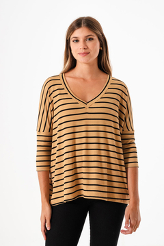 Remera V rayada