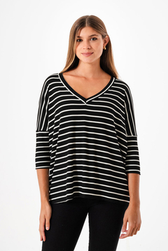 Remera V rayada en internet